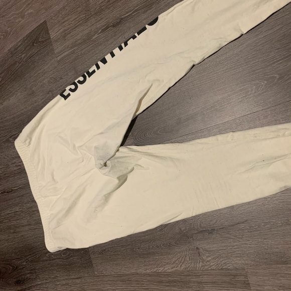 Fear of God Essentials Compression Pants Cream MD - Picture 11 of 11